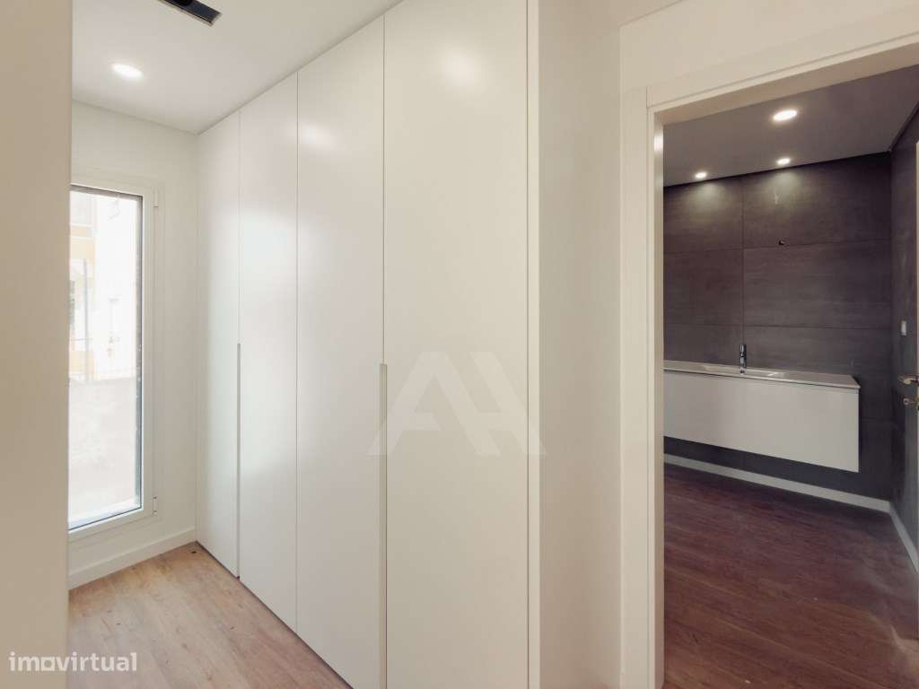 Moradia T5 na Amoreira com vista mar, piscina e jardim privativo-23