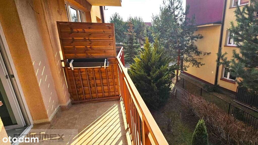 Przestronna kawalerka z oddzielną kuchnią!-13