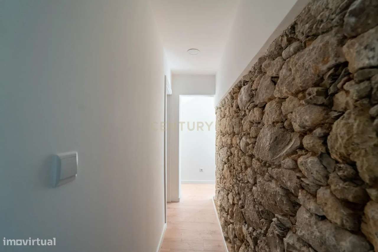 Moradia T3 de dois pisos com terreno totalmente renovada a cinco minut-54