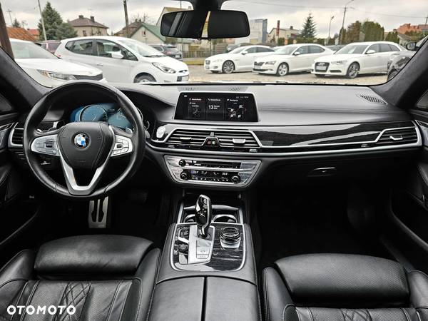 BMW Seria 7 750i xDrive - 13