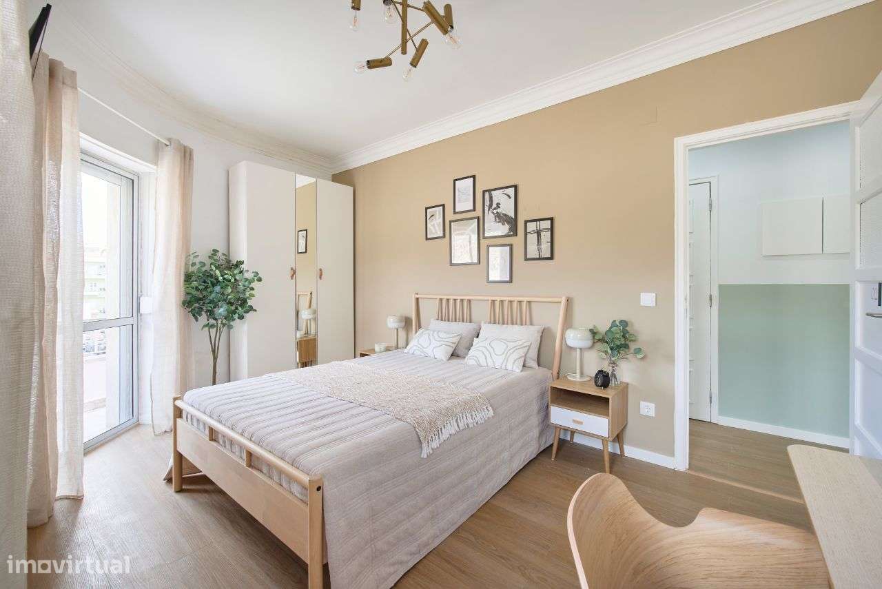 Quarto para Arrendar em T4 na Rua Mouzinho de Albuquerque - Damaia - Grande imagem: 4/17