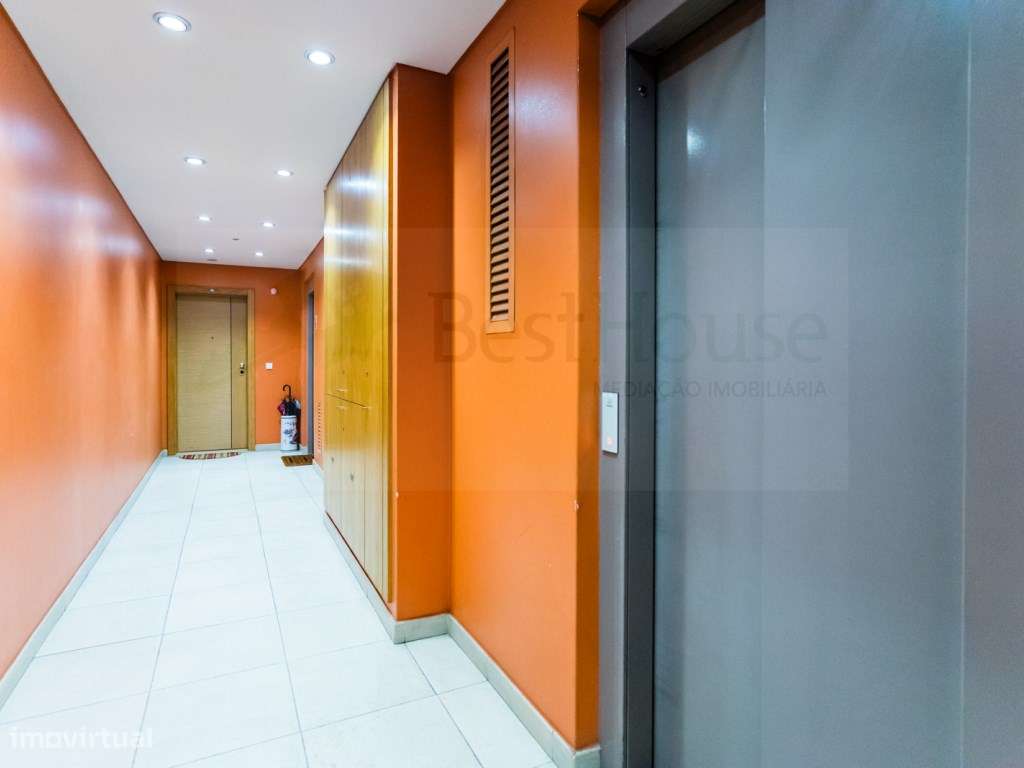 T3 Queluz com Terraço , garagem e suite.-28