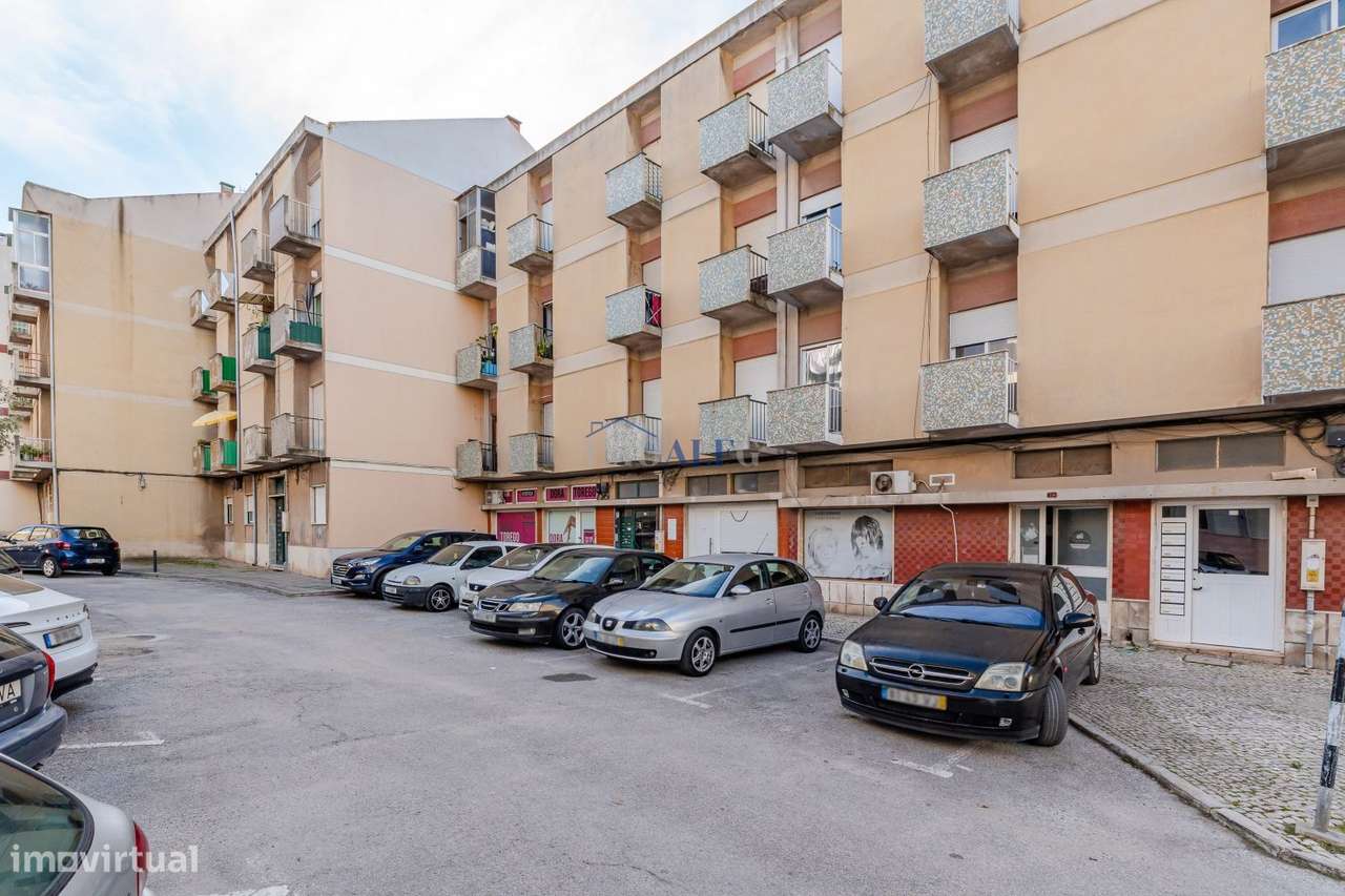 Apartamento T2 no Alto do Seixalinho, Barreiro-19