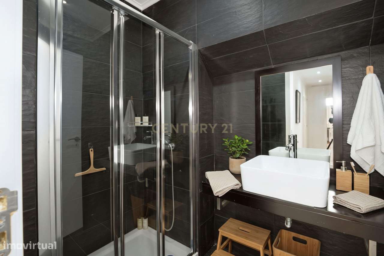 Prédio c/ 2 apartamentos (T1 e T2) com Pátio e Terraço - Centro Histór-11