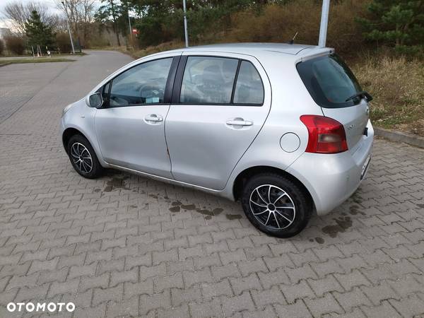 Toyota Yaris 1.0 Luna - 6