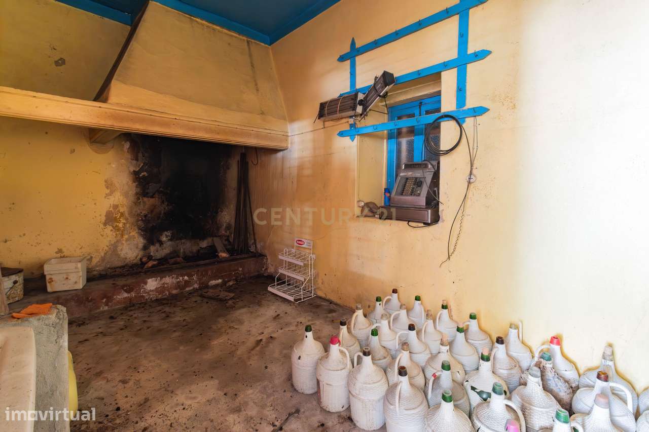 Moradia com Potencial de Reabilitação ou Projeto de Construção-16