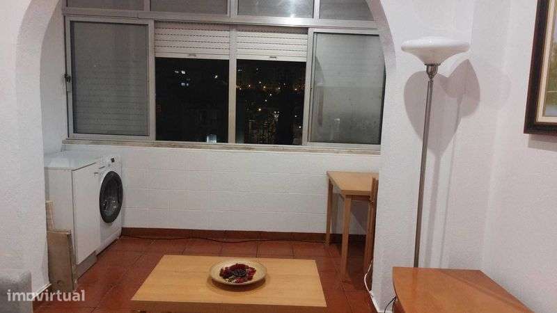 Arrendo T1 na Reboleira, com boa localização, transportes - Grande imagem: 4/12