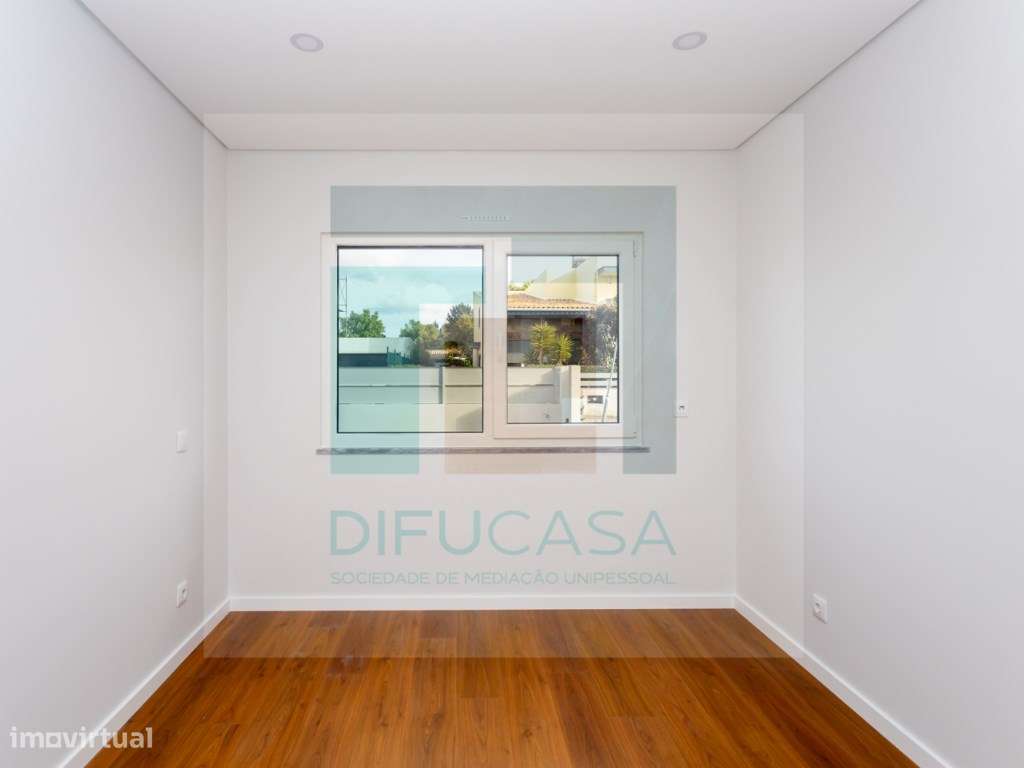 Moradia T3 com 2 Suítes e Pérgula de Estacionamento-7