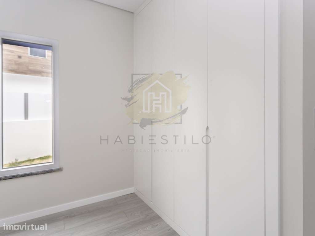 Moradia V4 nova com piscina-21