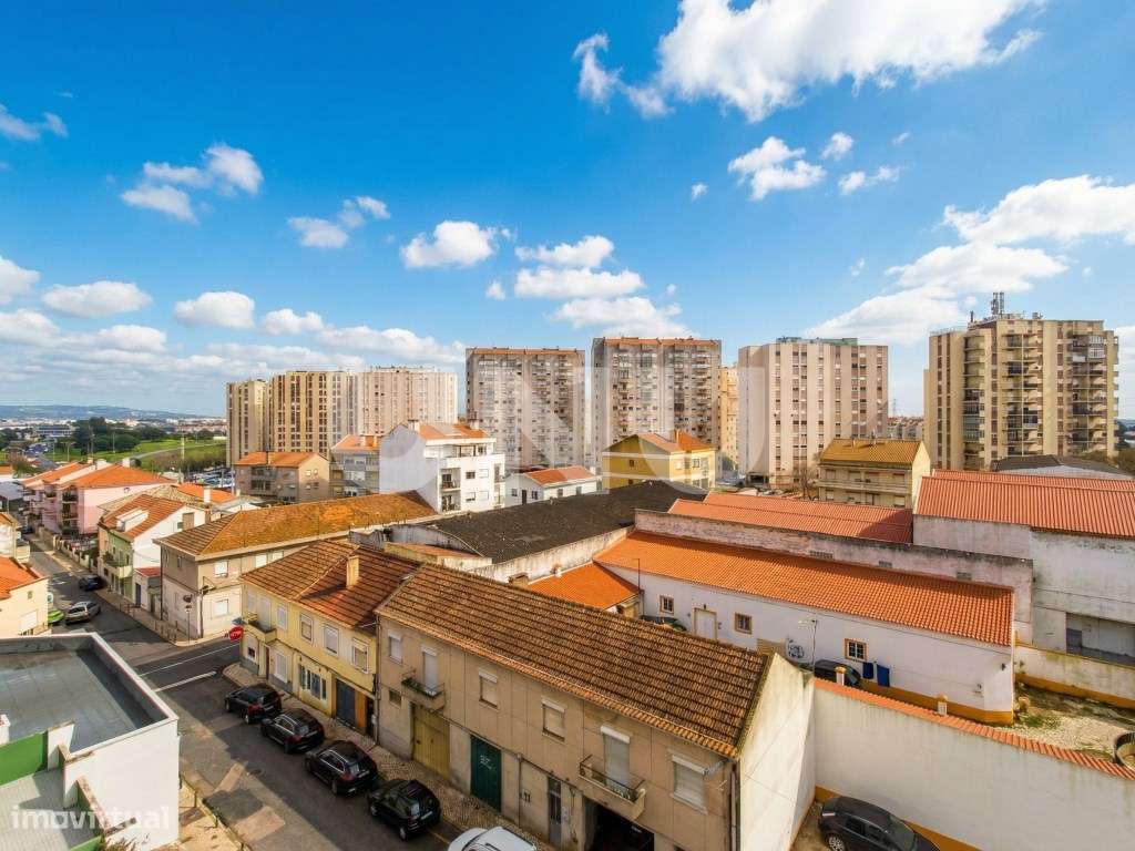 Apartamento T3 no Carregado, com parqueamento!-21