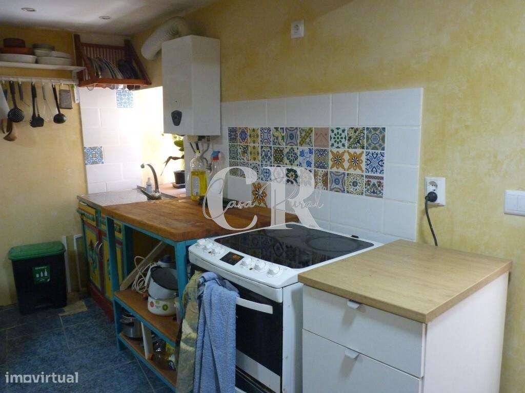 Duas casas habitáveis numa aldeia tradicional de montanha em Alvares,-18