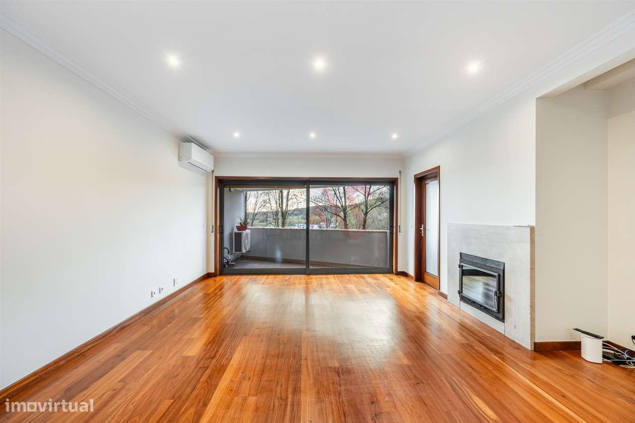 Apartamento T4 Duplex  (1 SUÍTE), com Elevador, Garagem Fechada p/ 2 C - Grande imagem: 4/34