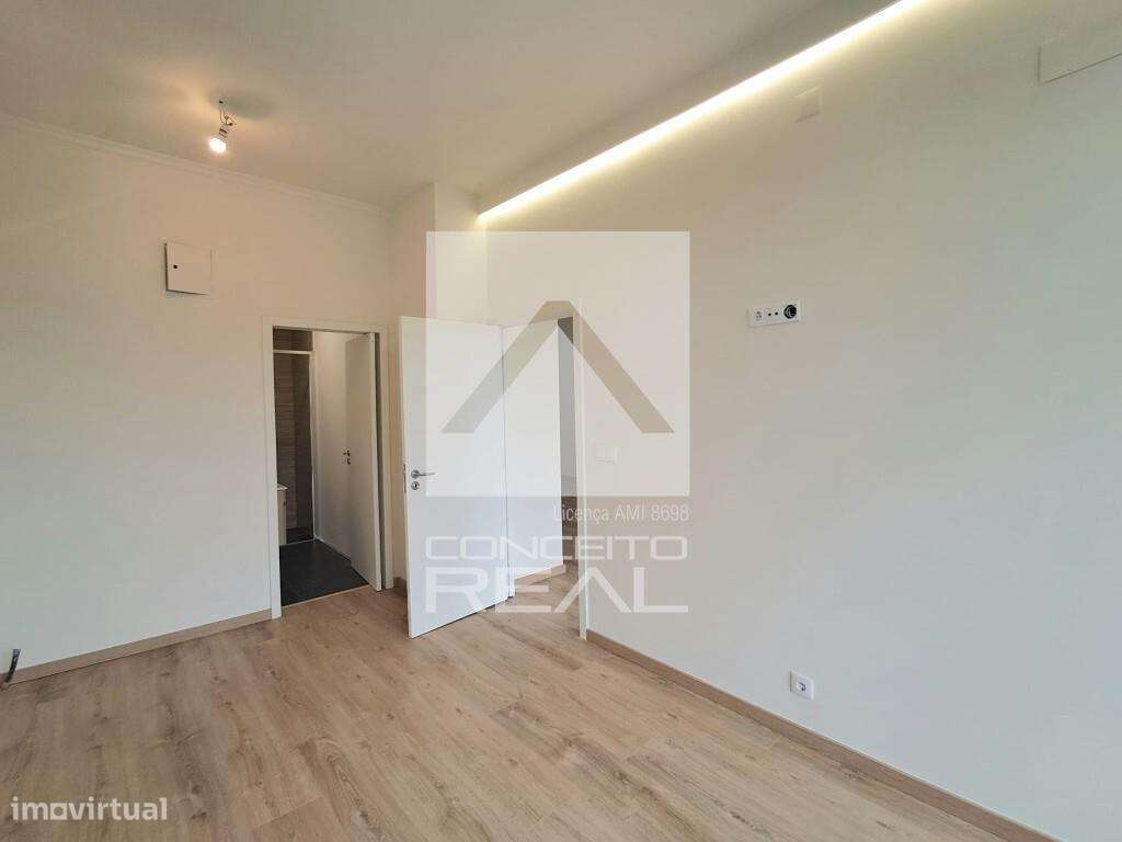 Loja totalmente renovada – Pronta a iniciar atividade – a 400 m da Est-5