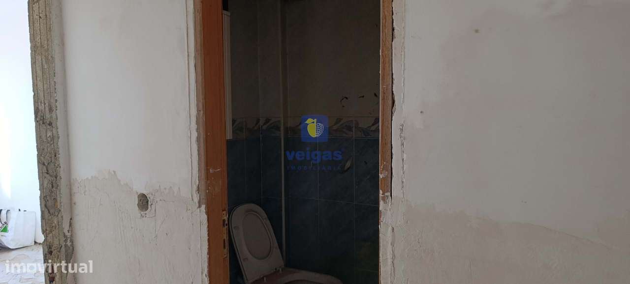 Oportunidade T2 Totalmente Remodelado em Benfica-12