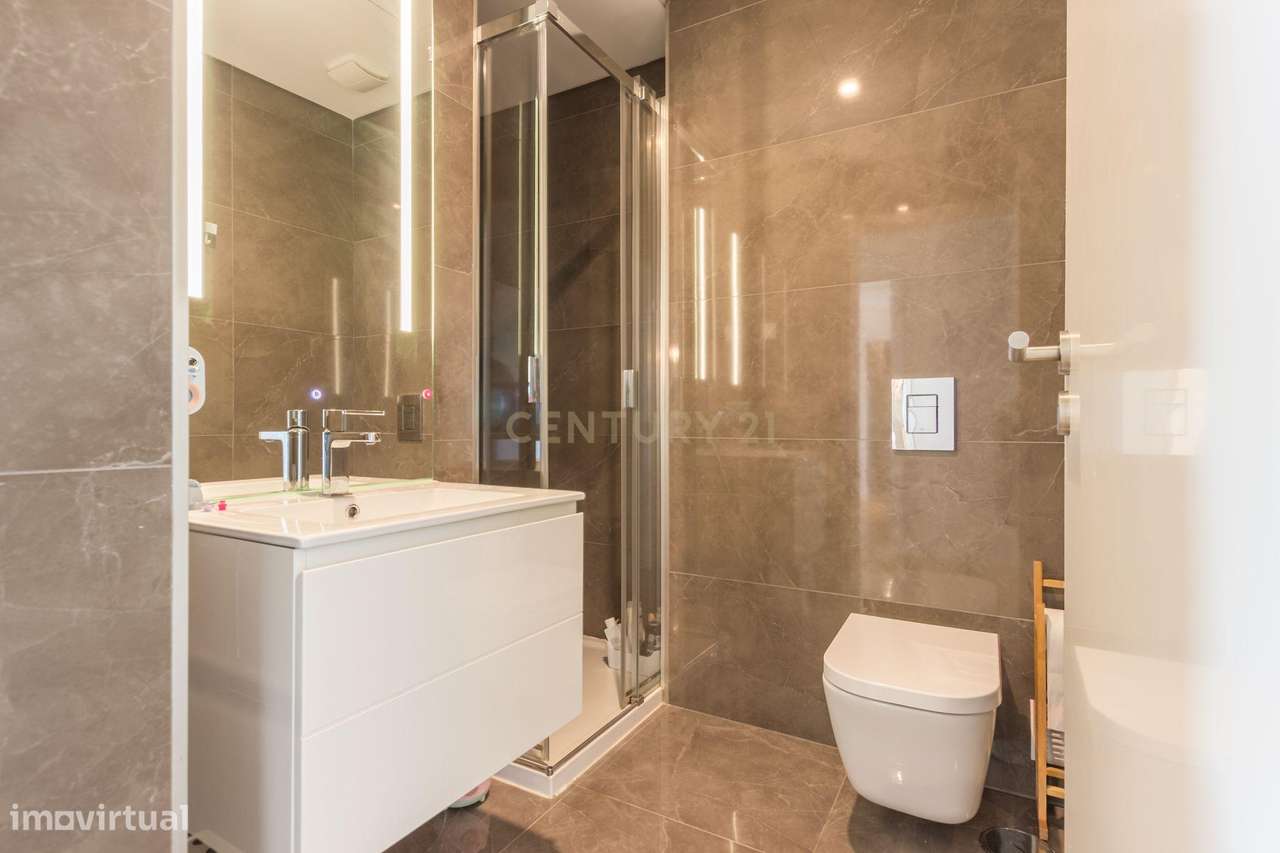 T4 em Condomínio Fechado com Vista Rio - Alcochete-44