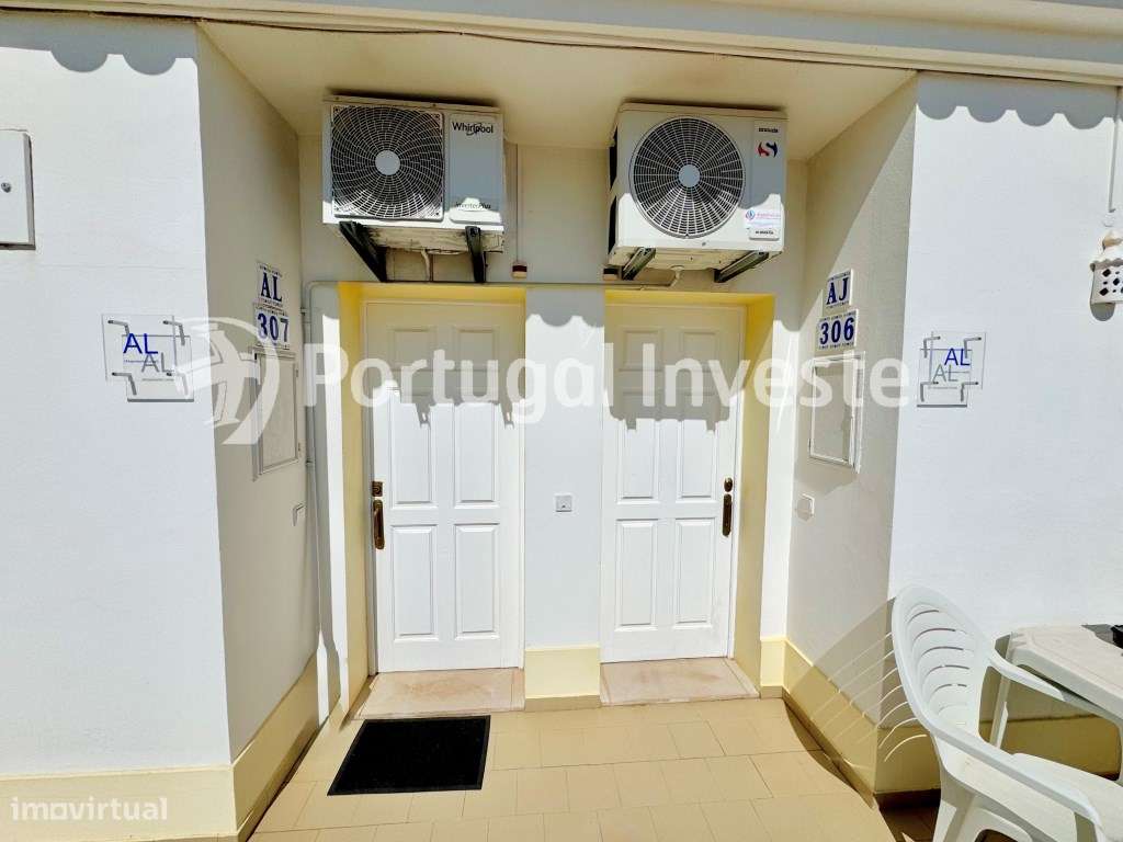 Apenas 5 min da Praia! T0 mobilado com acesso a piscina e excelente...-9