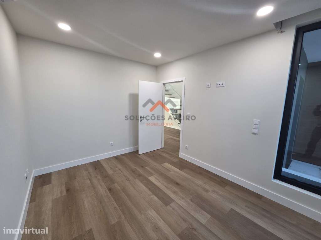 Moradia T4 a 1km das Glicinias!-29