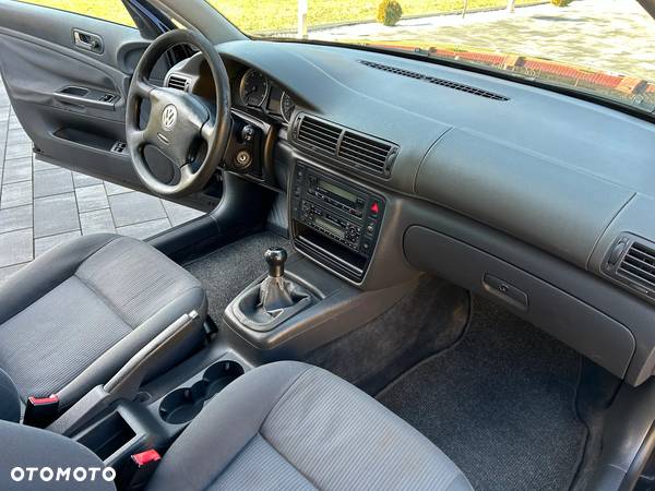 Volkswagen Passat 1.9 TDI Comfortline - 10