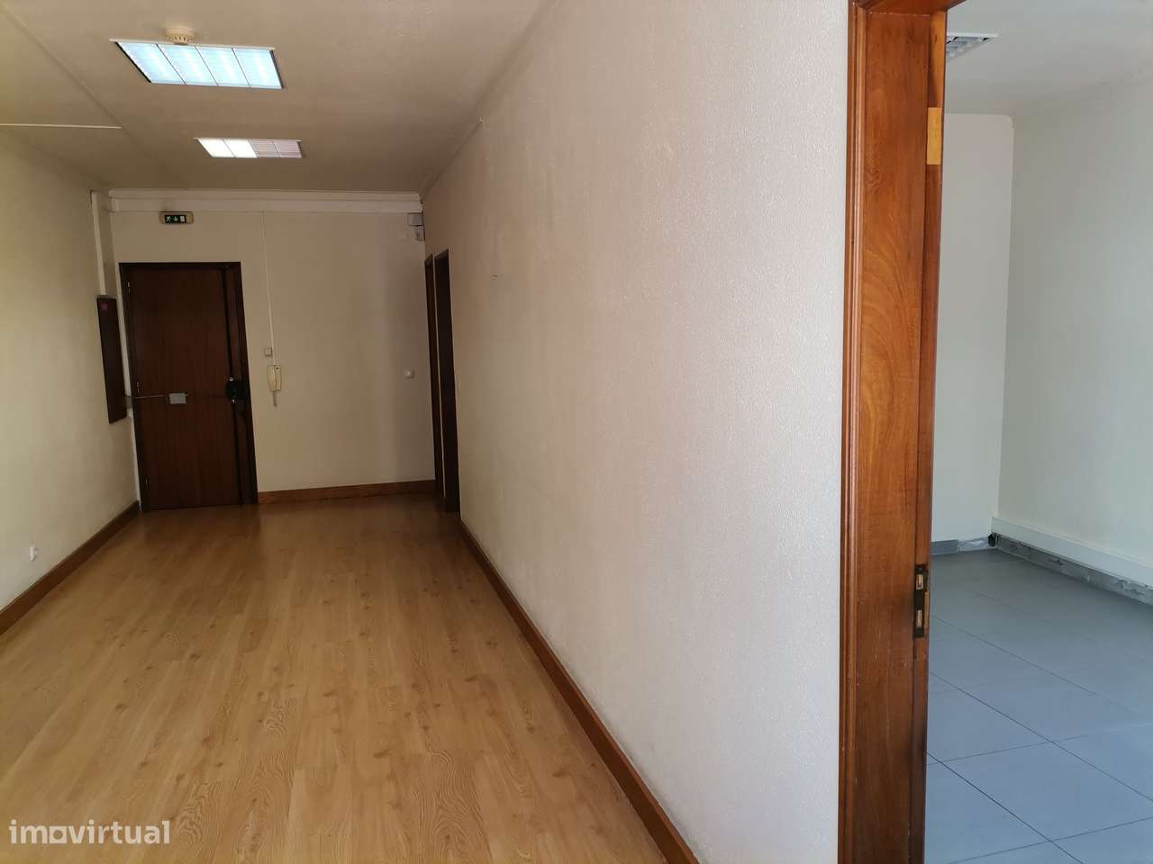 Escritório c/luz natural, próximo Av Liberdade, parqueamento, terraço - Grande imagem: 4/18