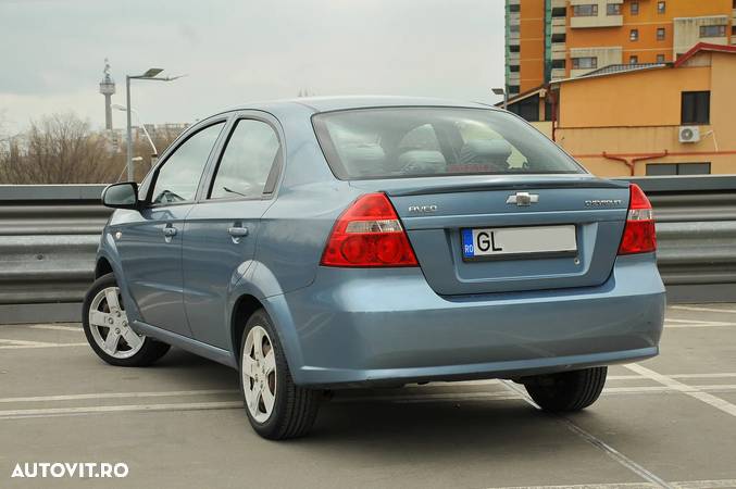 Chevrolet Aveo - 4