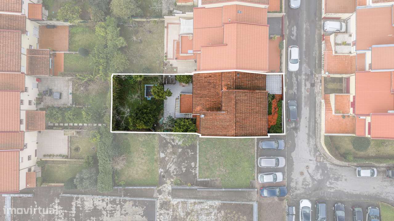 Moradia T4 de gaveto em Nogueira-41