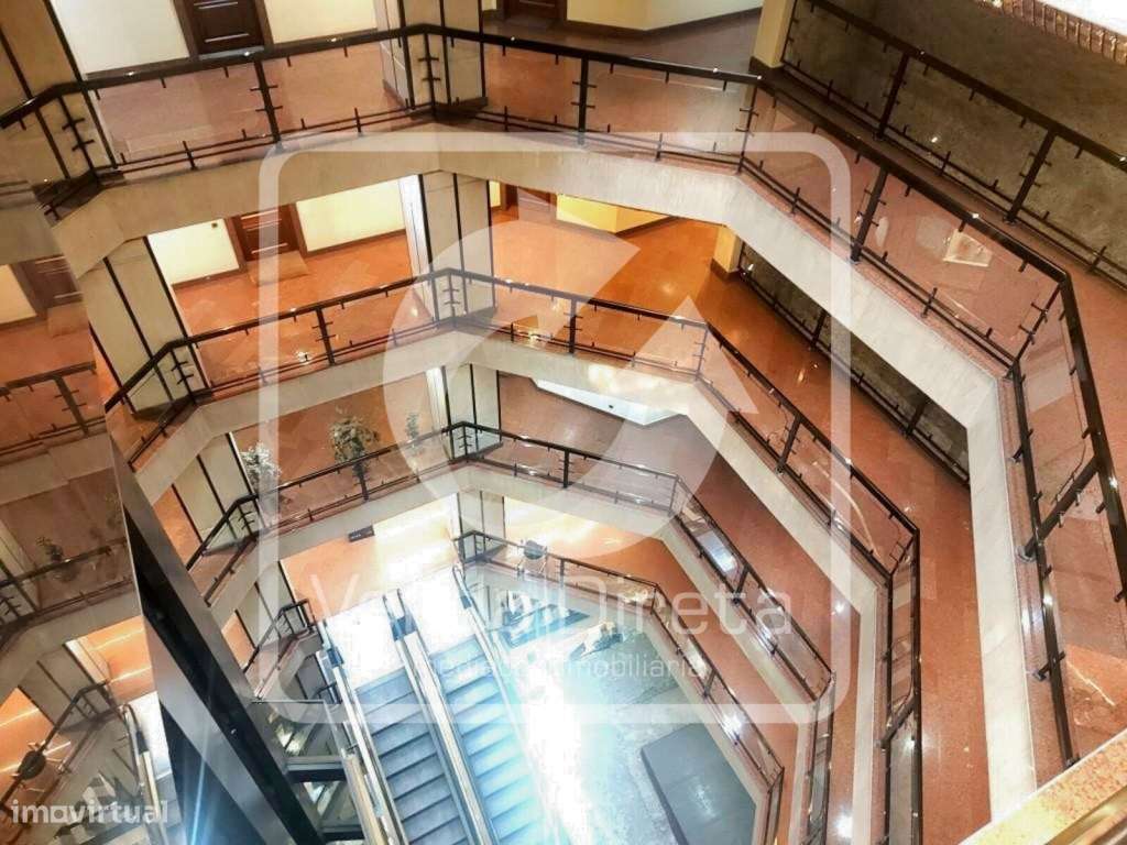 Escritório com vista privilegiada sobre o Rio Tejo e a cidade de Li...-11