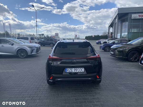 Lexus UX - 4