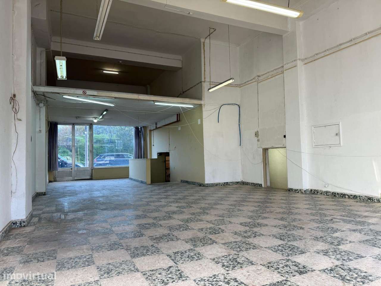 Loja em Benfica com 2 montras - Grande imagem: 4/23