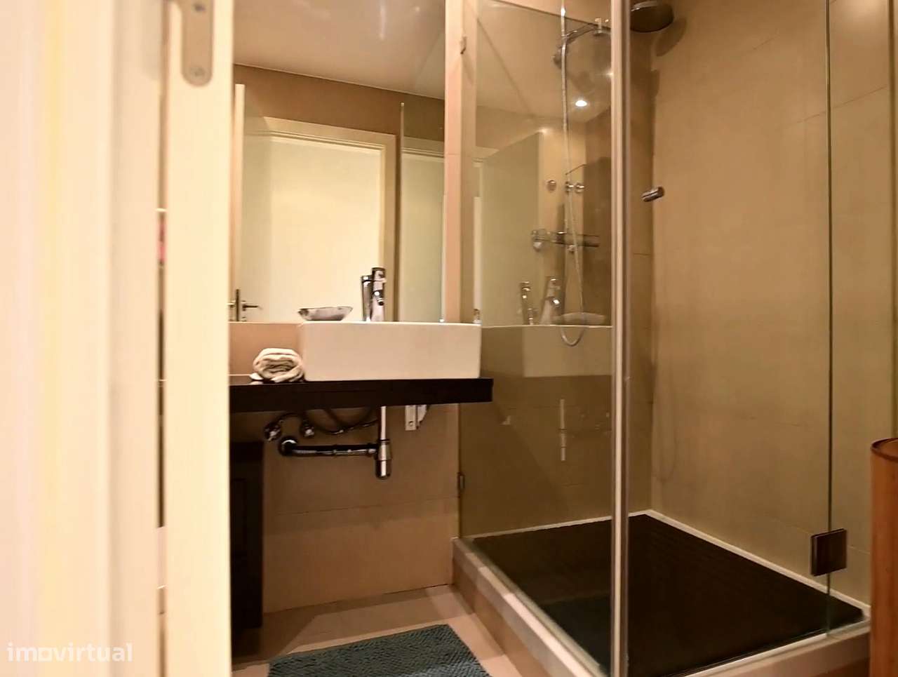 Apartamento T2 em Montijo com varanda e AC