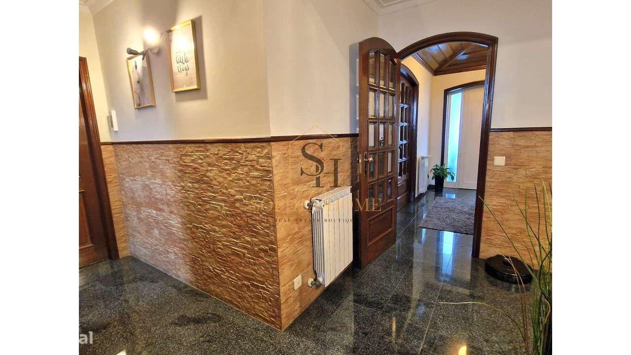 Moradia Independente T4+2 com 475 m²-10