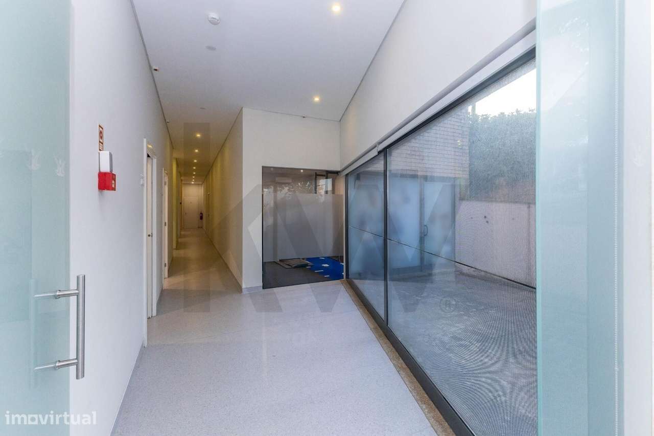 Trespasse Premium em Gaia: Clínica/Loja "Chave na Mão" ao Lado da Linh - Grande imagem: 5/25