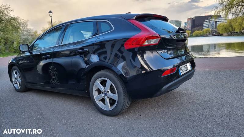 Volvo V40 D2 Aut. Summum - 2