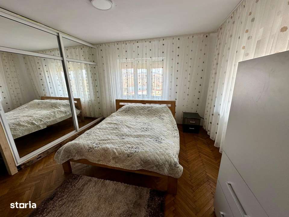 Casa 6 camere , 2 garaje , gradina , zona centrala - Imagine principală: 4/10