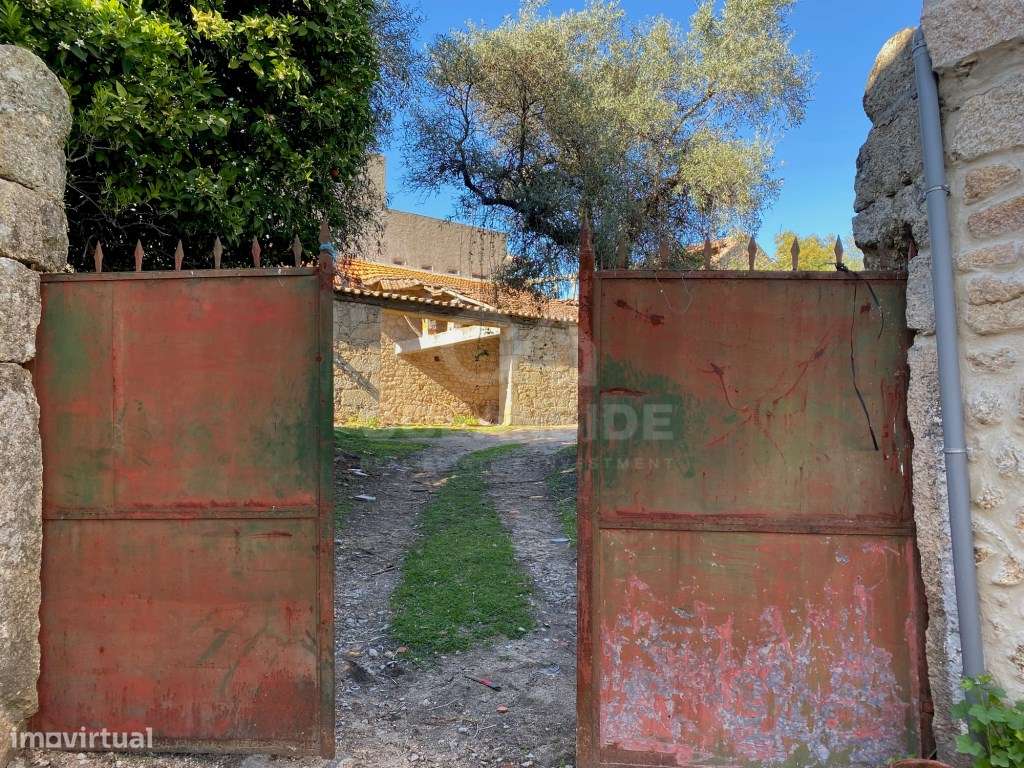 Moradia independente com 500 m2 área bruta-7