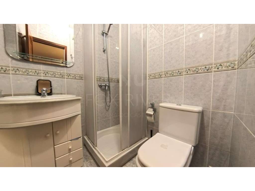 Moradia T4 Geminada na Meadela-11