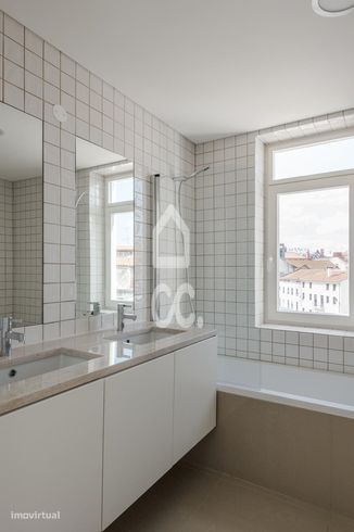 Apartamento T2 Triplex  equipado no centro de Coimbra.-3