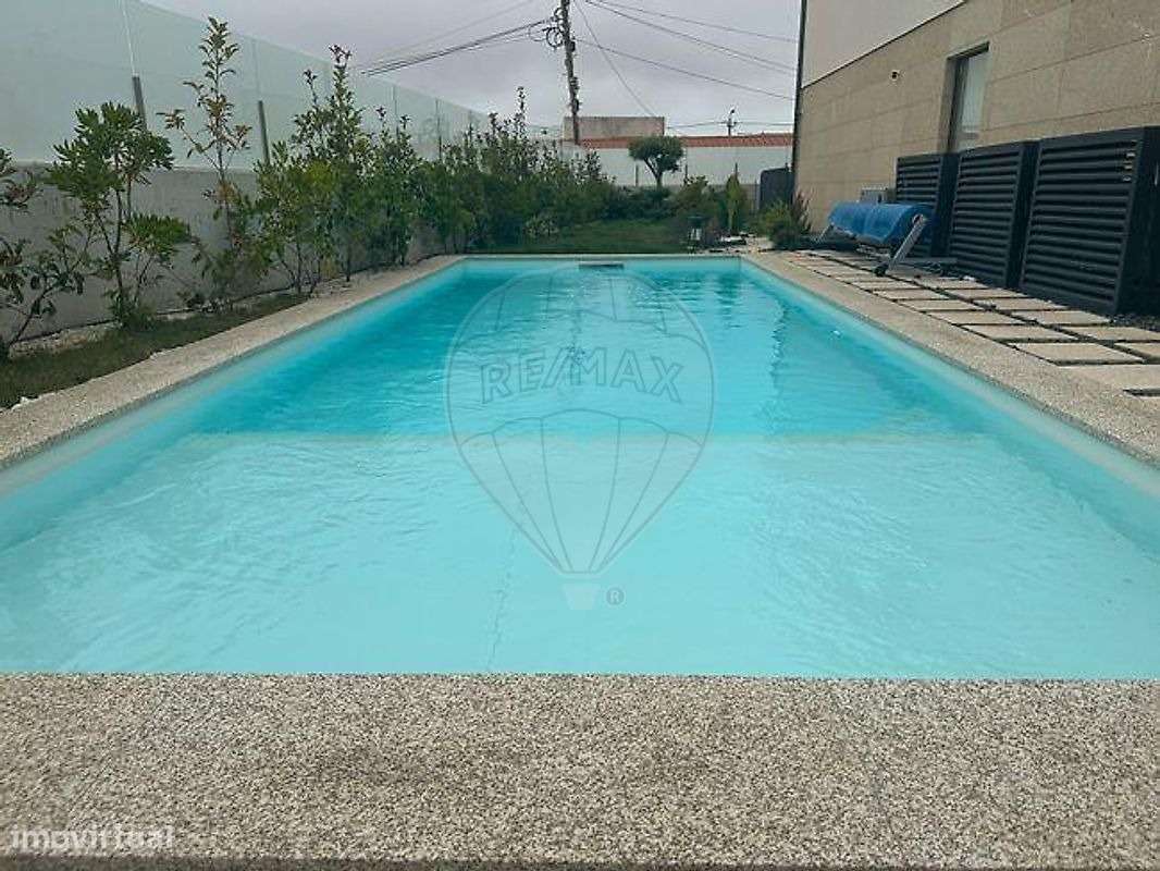 Moradia de Luxo T3+1 com Piscina Aquecida -300m da Praia em Matosinhos-29