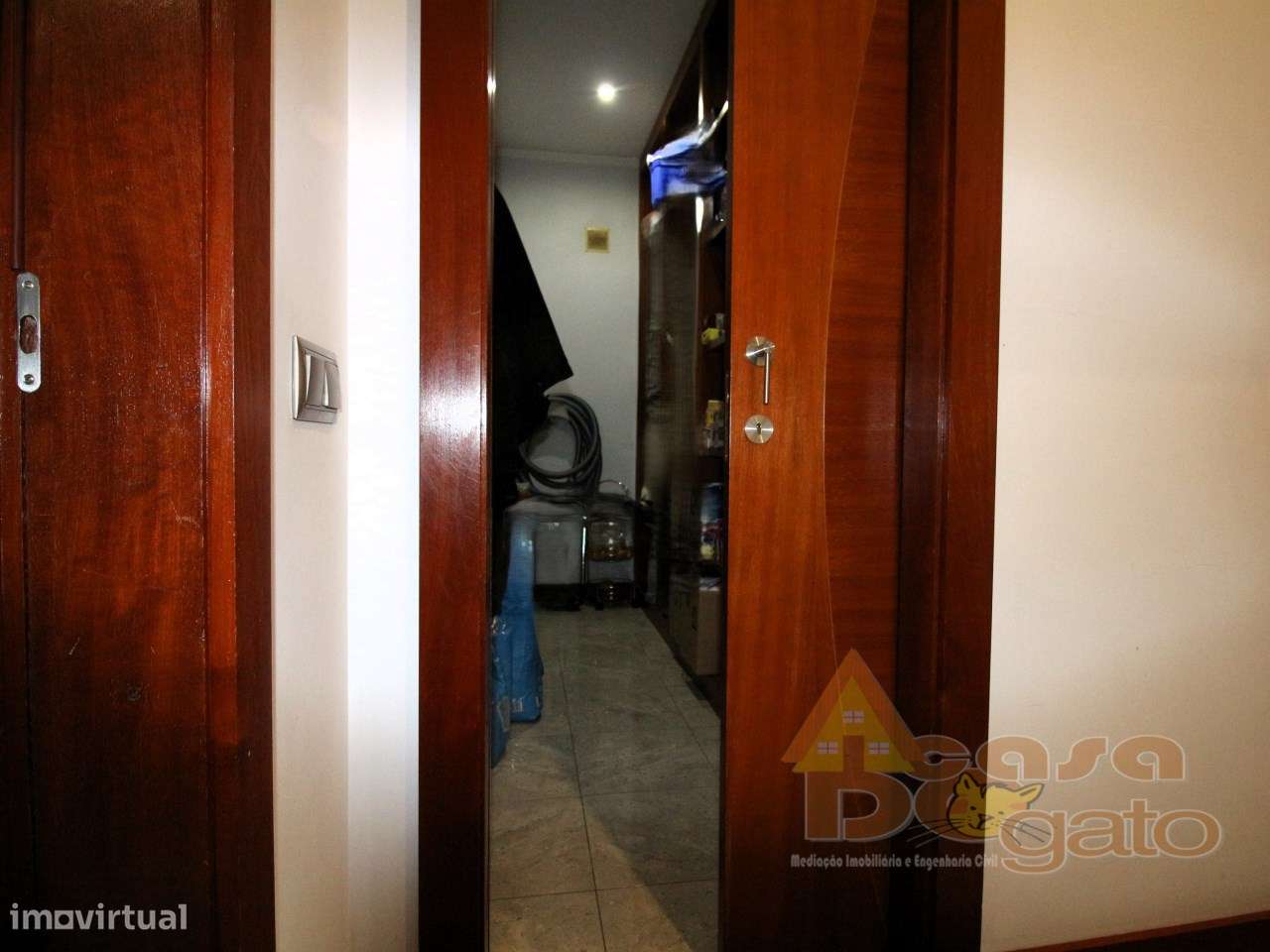 Moradia de 4 frentes com cave de 700 M2-10
