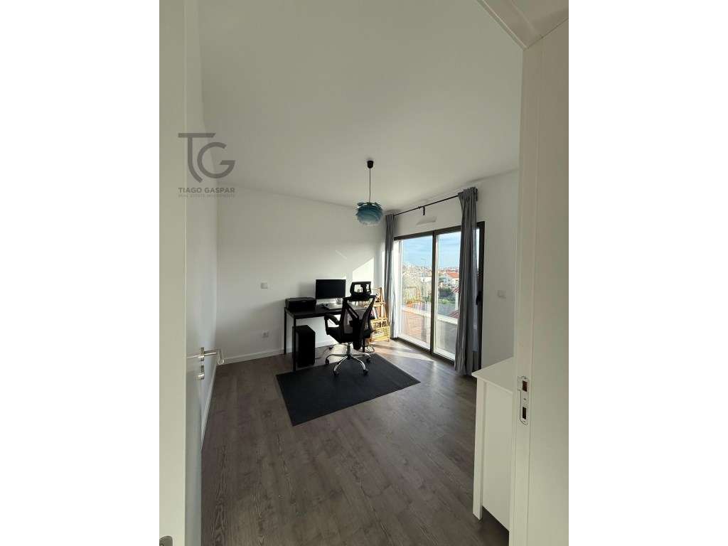 T2 com Terraço e Garagem em Ericeira-9