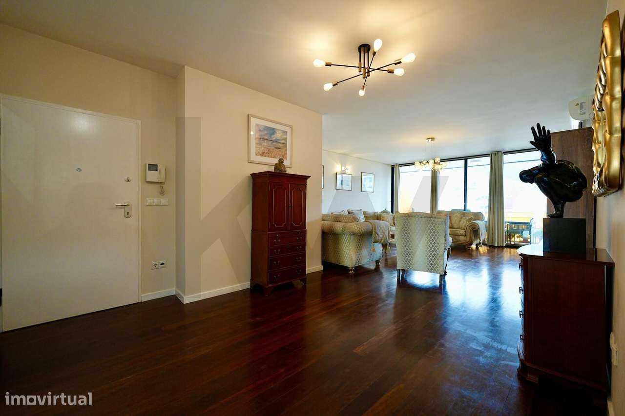 Apartamento T2 nas Madalenas com 170 m2 de área bruta, último piso.-24