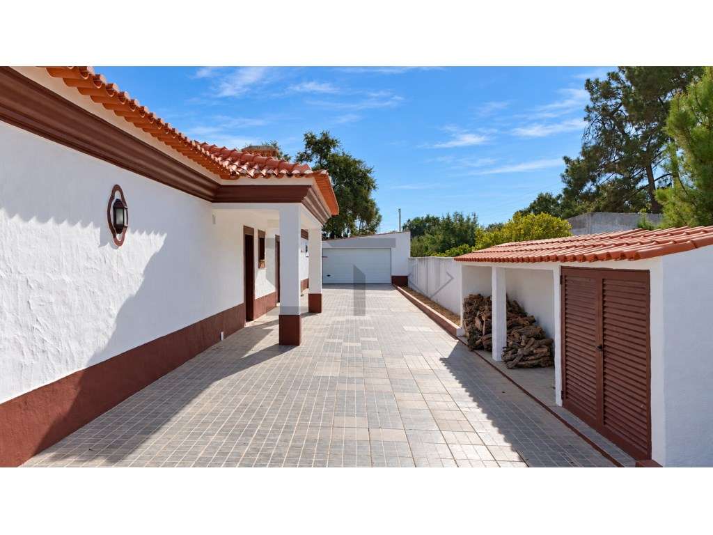 Quinta com 2 Moradias, 2 Campos de Ténis e Piscina, para Venda em P...-37