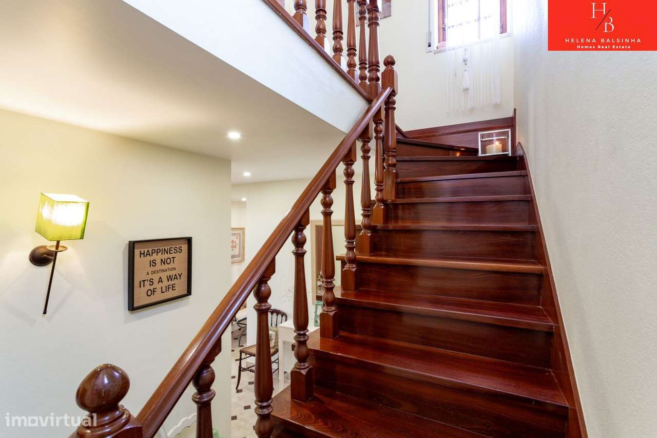 Bonita moradia V6, situada nos Casais de São Lourenço, junto à pra-32