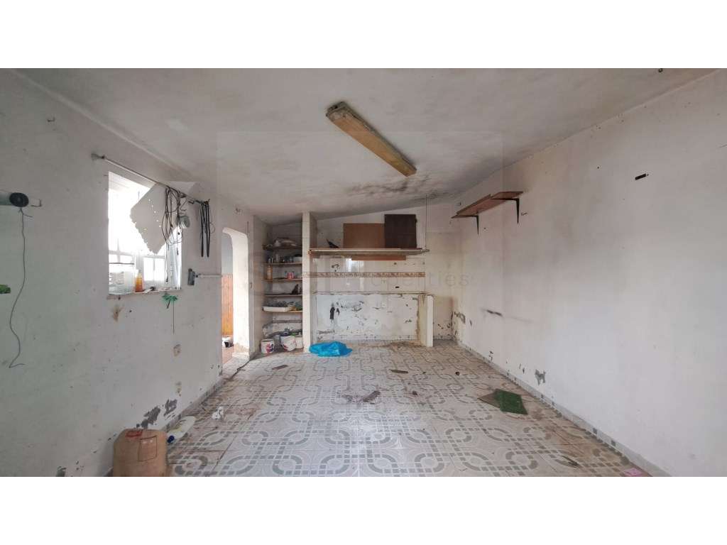 Moradia T3 +1 independente com garagem e piscina em Sesimbra-38