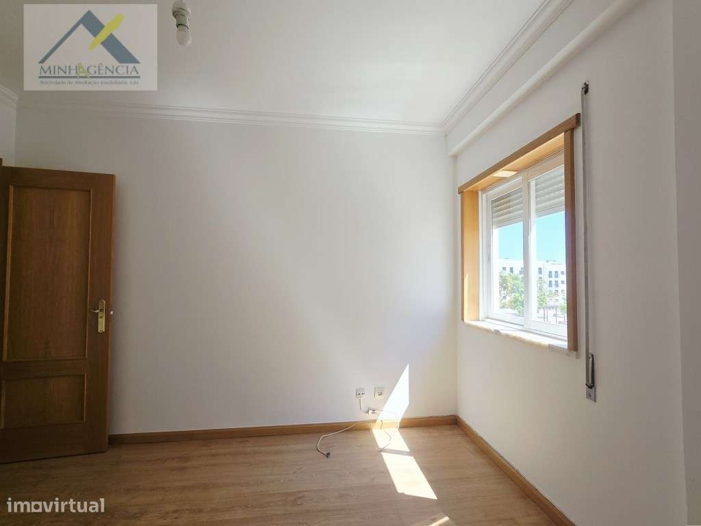 Apartamento T2 com arrecadação no Bairro Afonso Costa em Setúbal-16