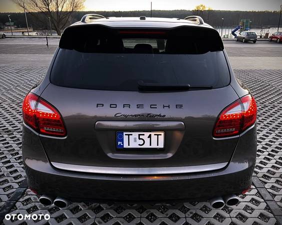 Porsche Cayenne Turbo Tiptronic S - 6