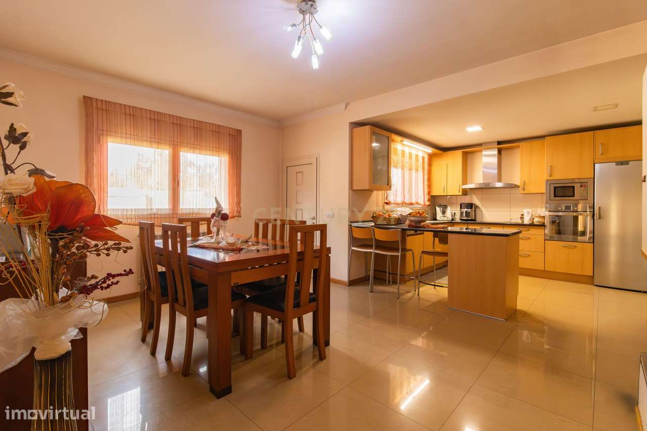 Moradia T3 Térrea com garagem e Jardim-8