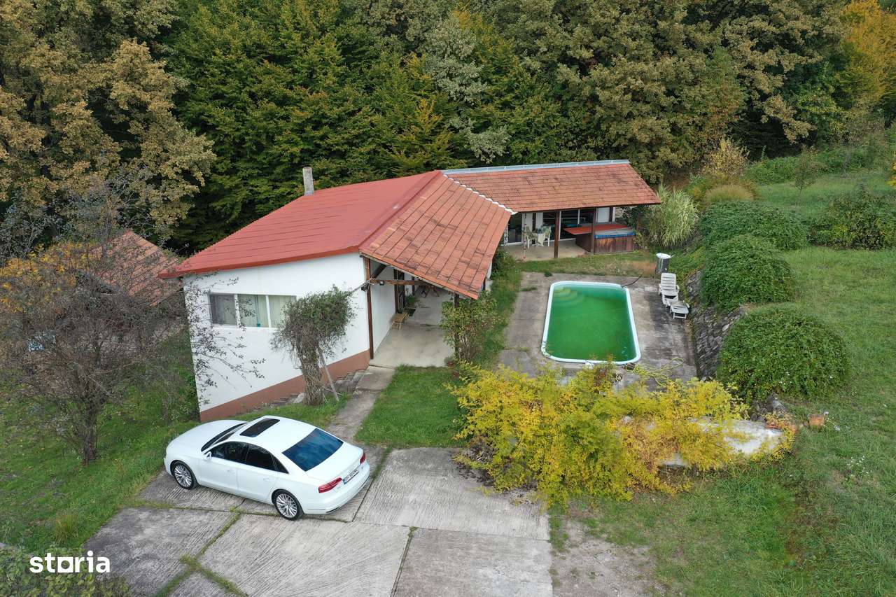 Proprietate exclusivista cu 60.000 mp teren și pădure - Imagine principală: 2/20