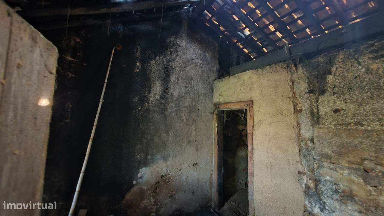 Moradia para restaurar, com terreno, perto de Ferreira do Zêzere-34