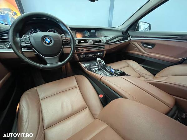 BMW Seria 5 525d xDrive - 29