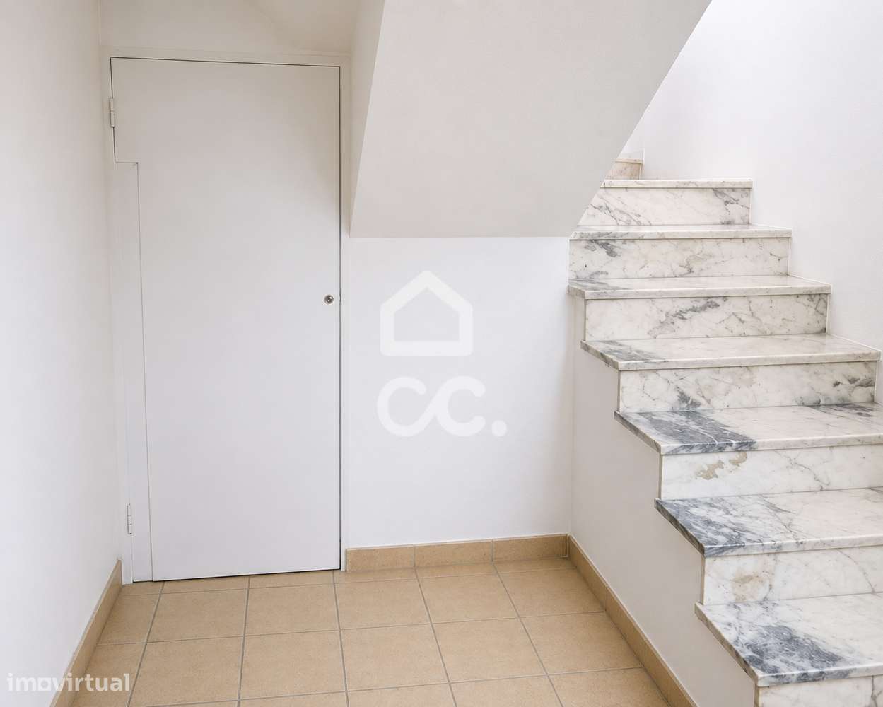 Loja com 120 m², 2 pisos e Saída de Fumos – Torres Novas-15